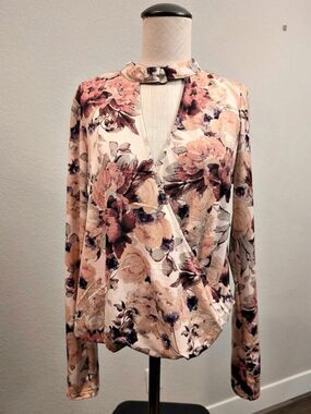 NWT Coco + Jaimeson Floral Long Sleeve Blouse with Peek-a-Boo Back in Pink XL